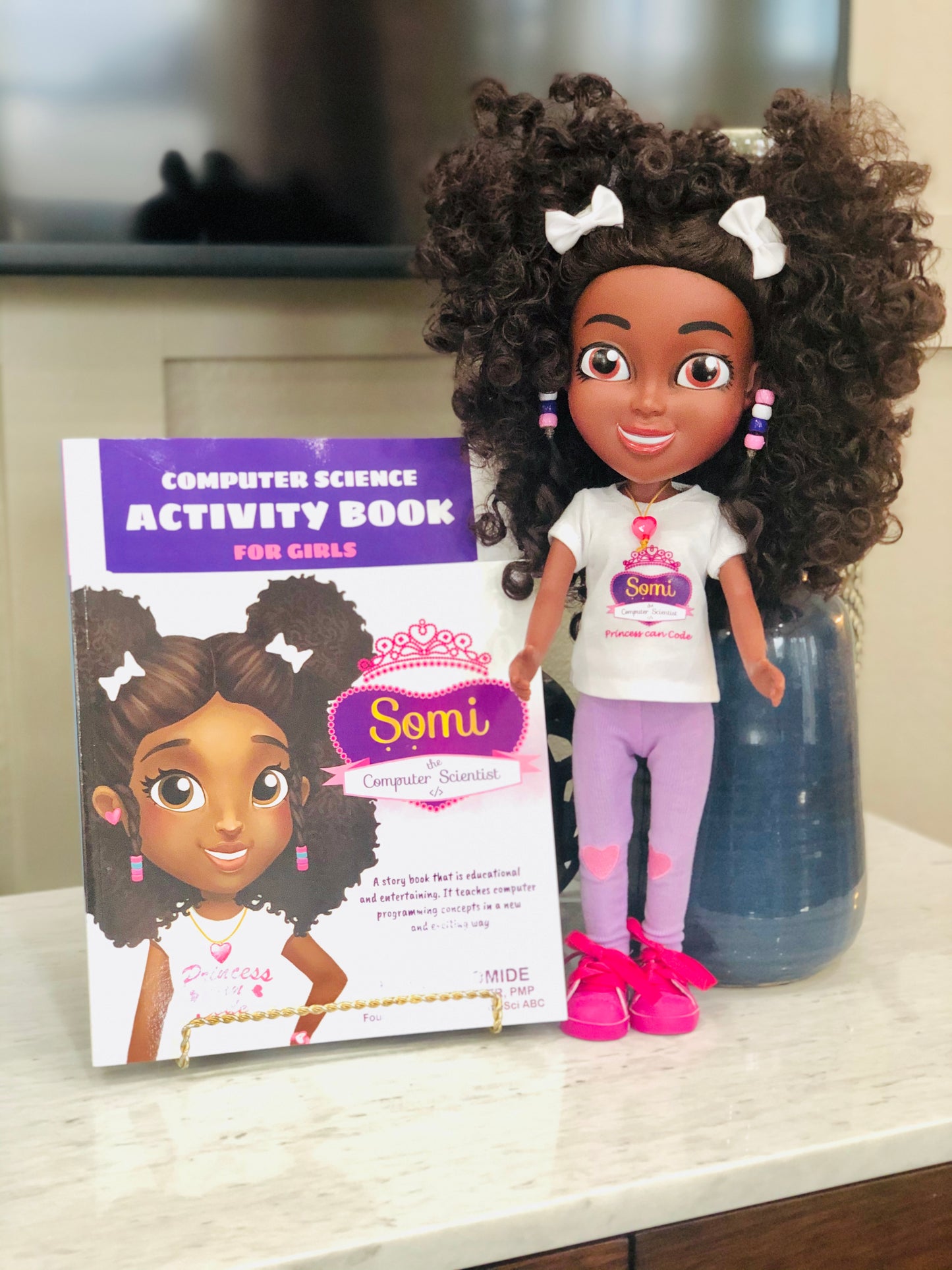 Somi the Computer Scientist : Princess can Code storybook (softcover)