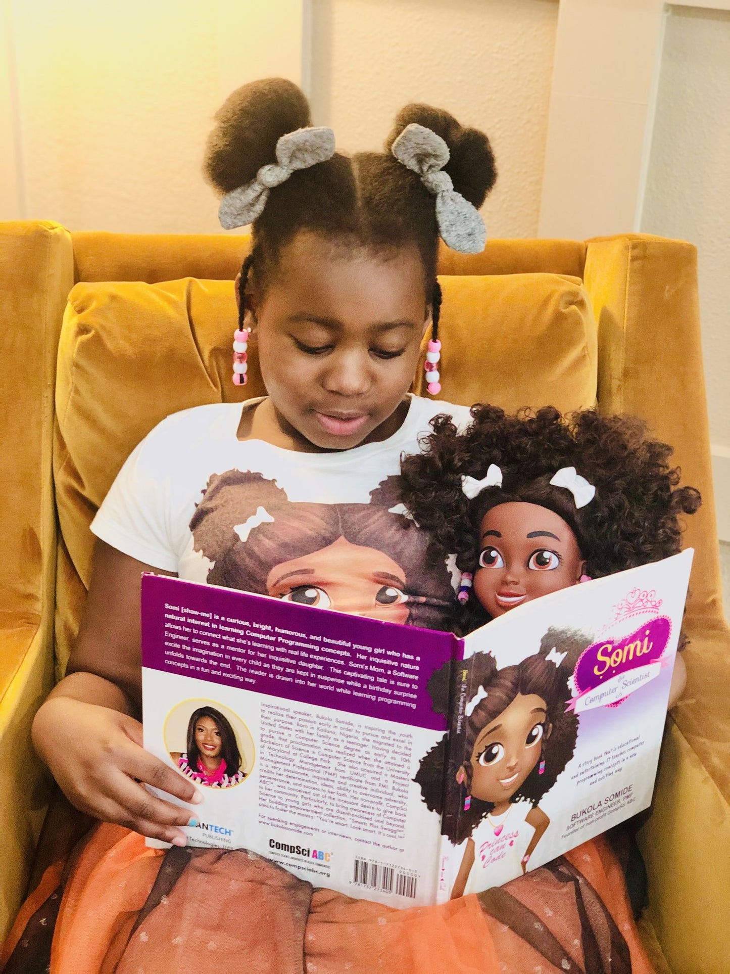 Somi the Computer Scientist : Princess can Code storybook (softcover)